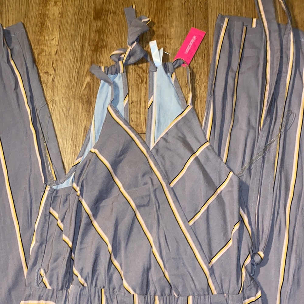 Beautiful Summer romper - Picture 2 of 4